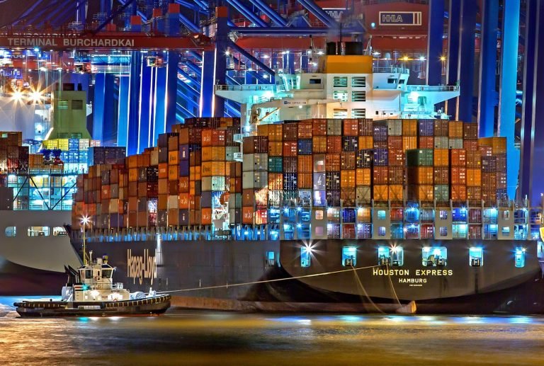 How Many Shipping Containers Can a Ship Carry
